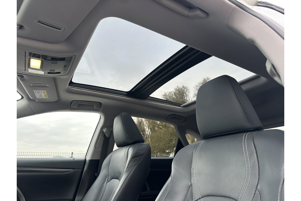 Lexus RX450h car rental