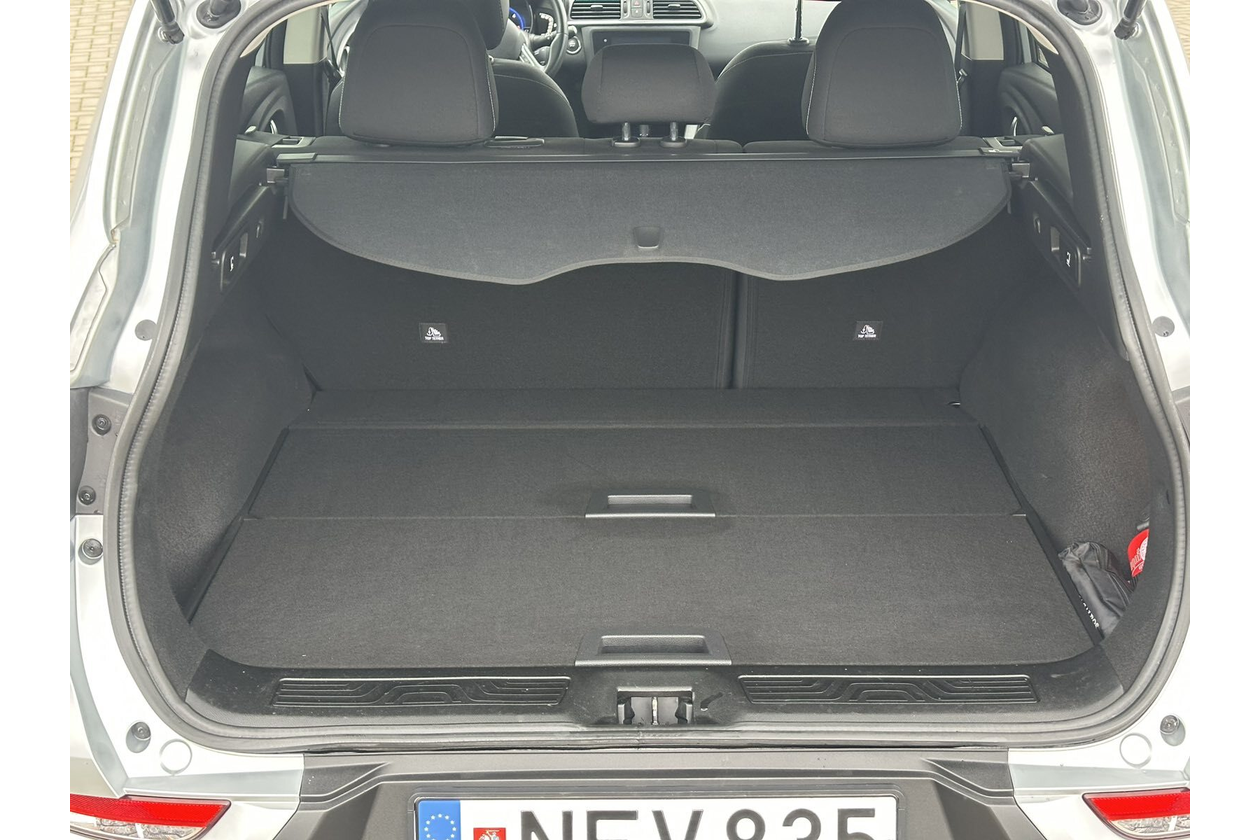 Spacious trunk space of Renault Kadjar rental vehicle