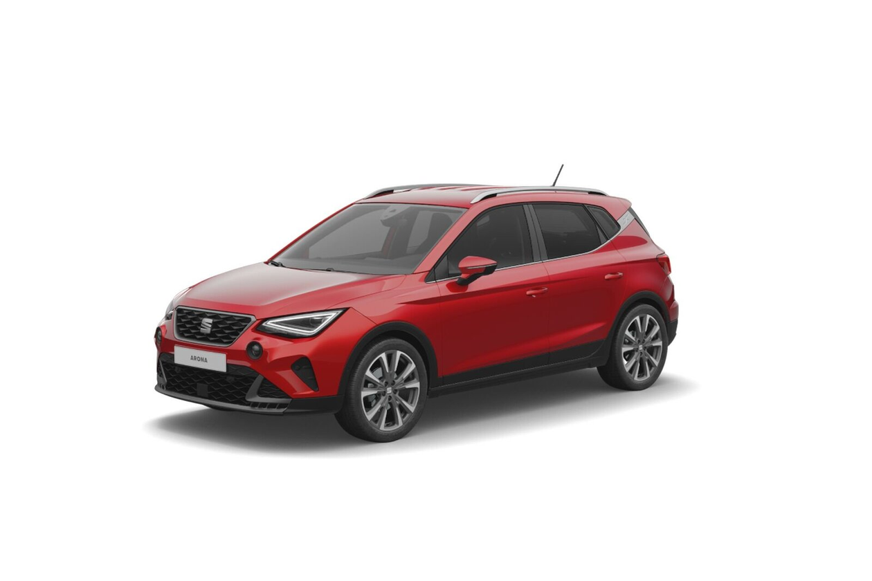 2023 Seat Arona automatinė nuomai Kaune - baltos spalvos SUV automobilis su moderniais LED žibintais