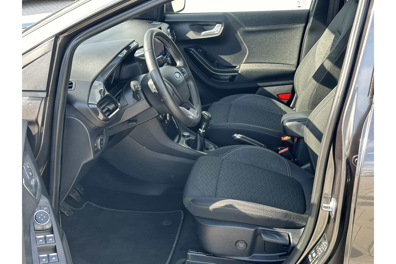 Ford Puma šoninis vaizdas - nuomos paslaugos Kaune