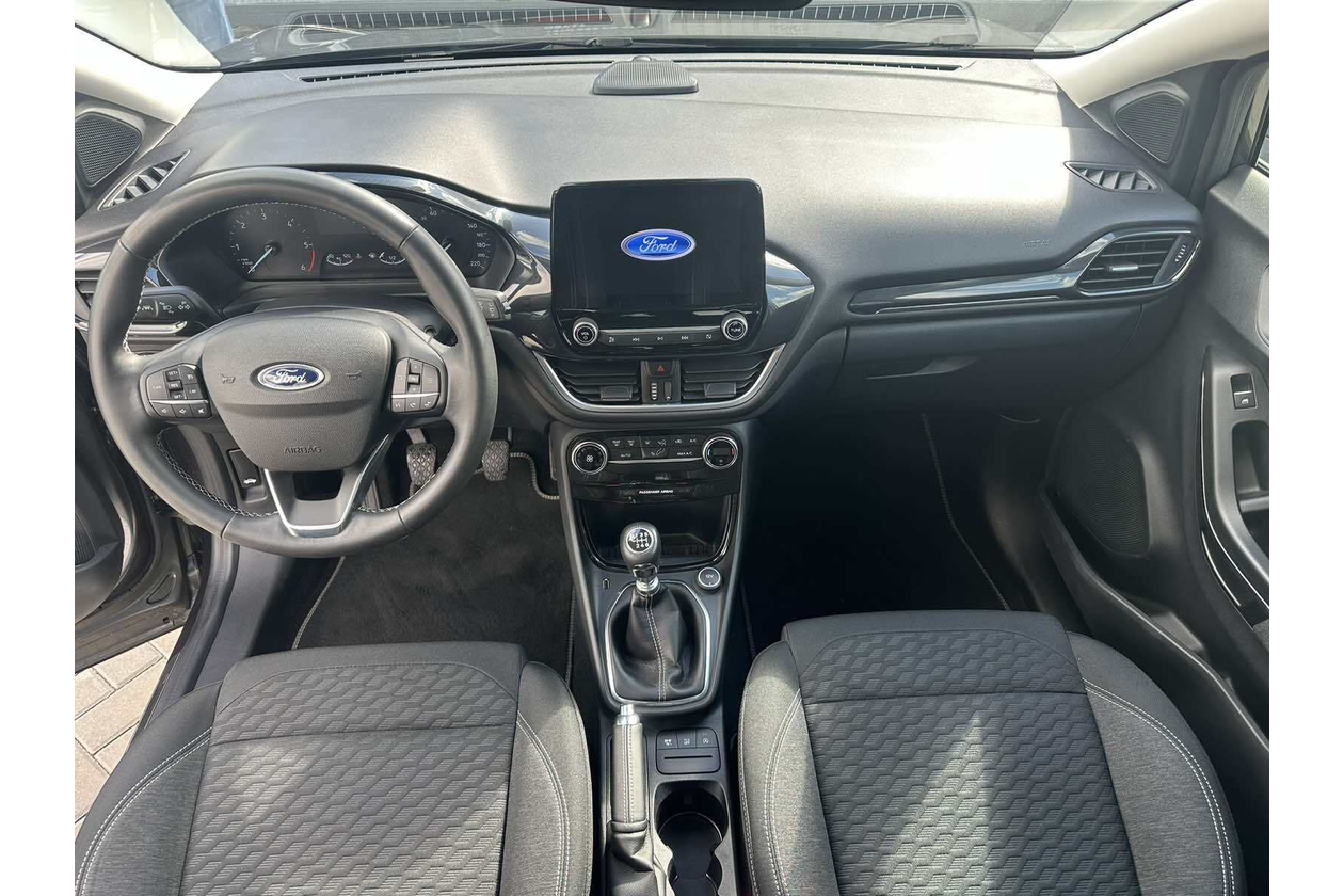 Nuomojamas Ford Puma prie oro uosto