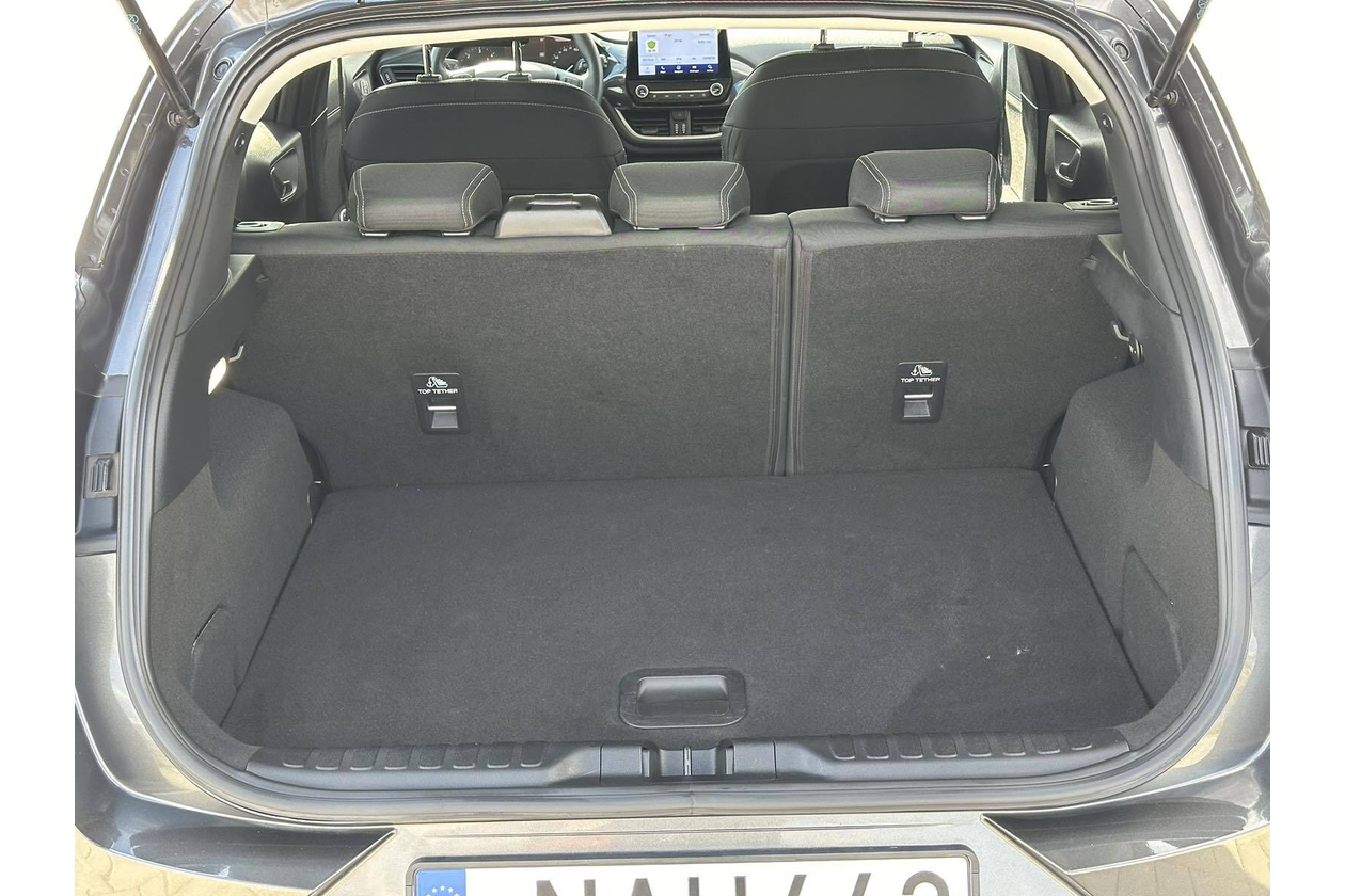 Ford Puma galinis vaizdas - patikima automobilių nuoma