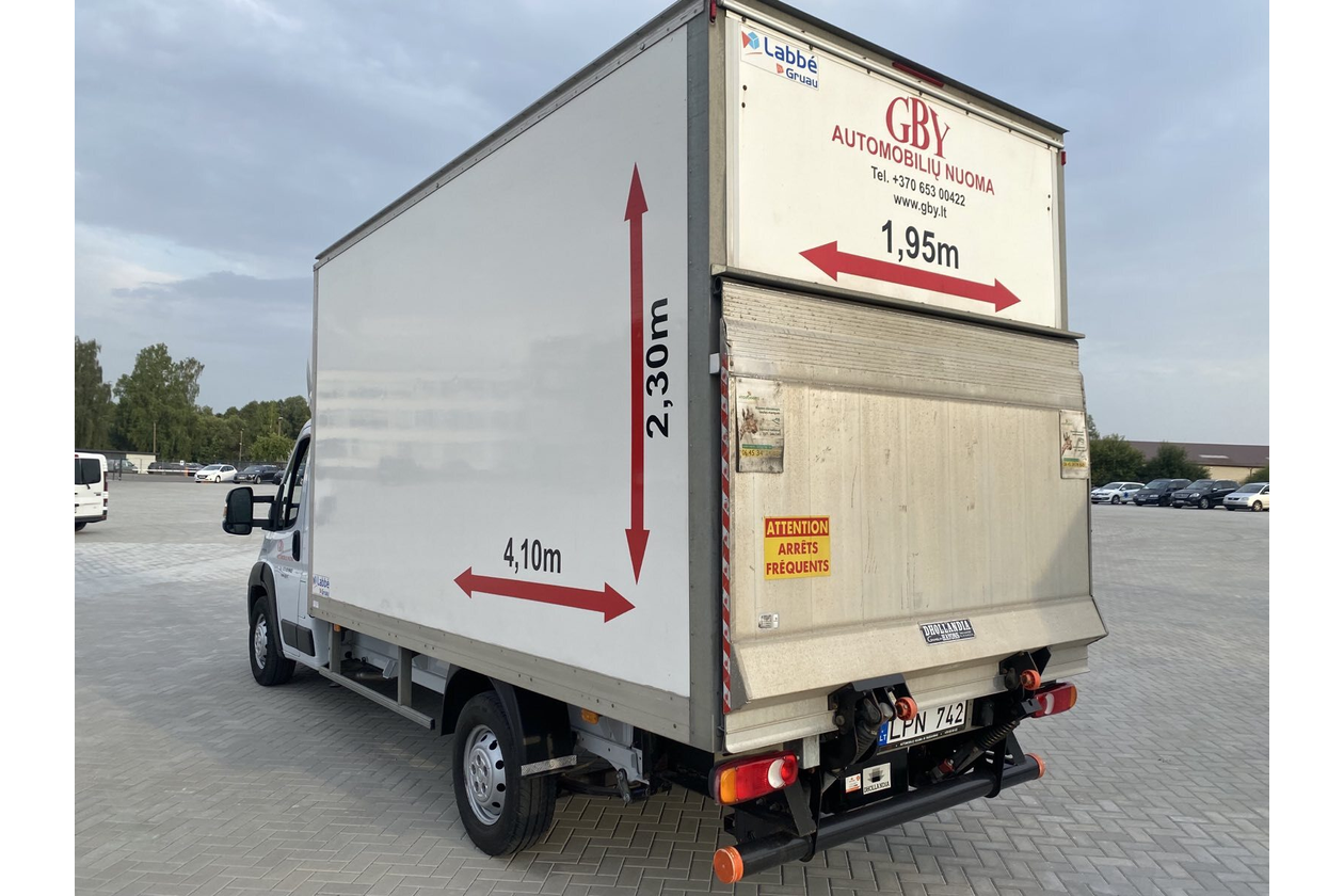 Fiat Ducato commercial car for rent