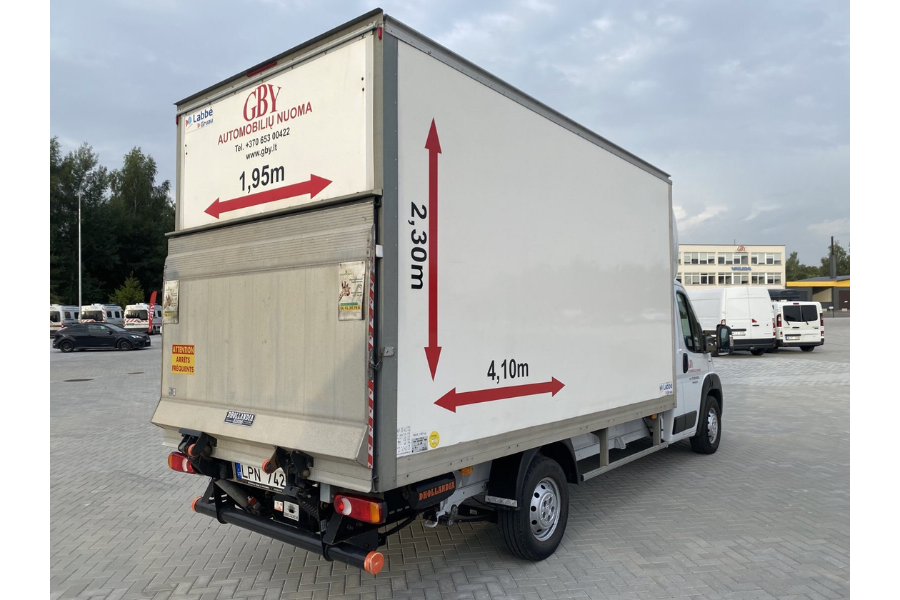 Fiat Ducato commercial car for rent