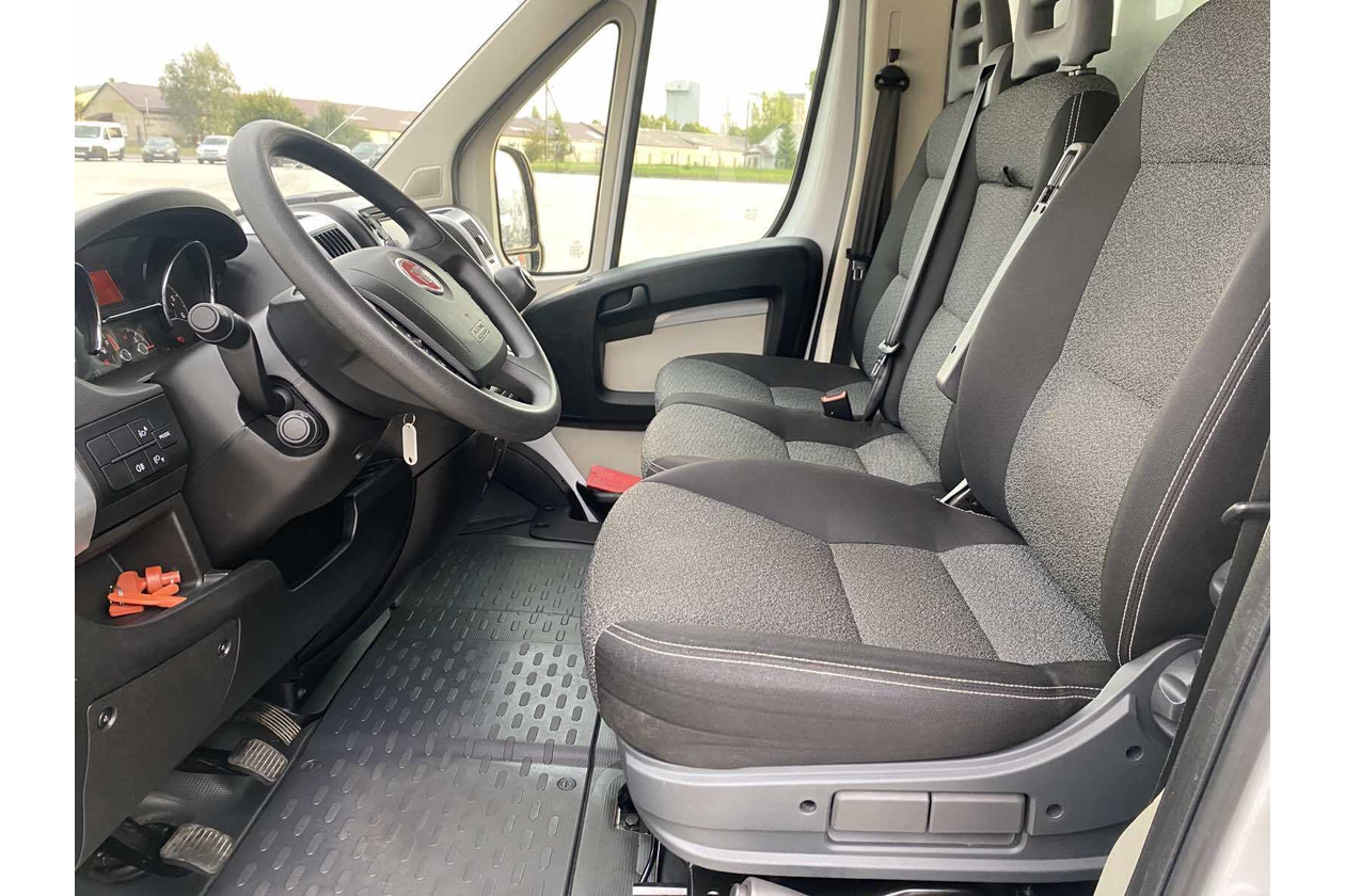 Fiat Ducato commercial car for rent