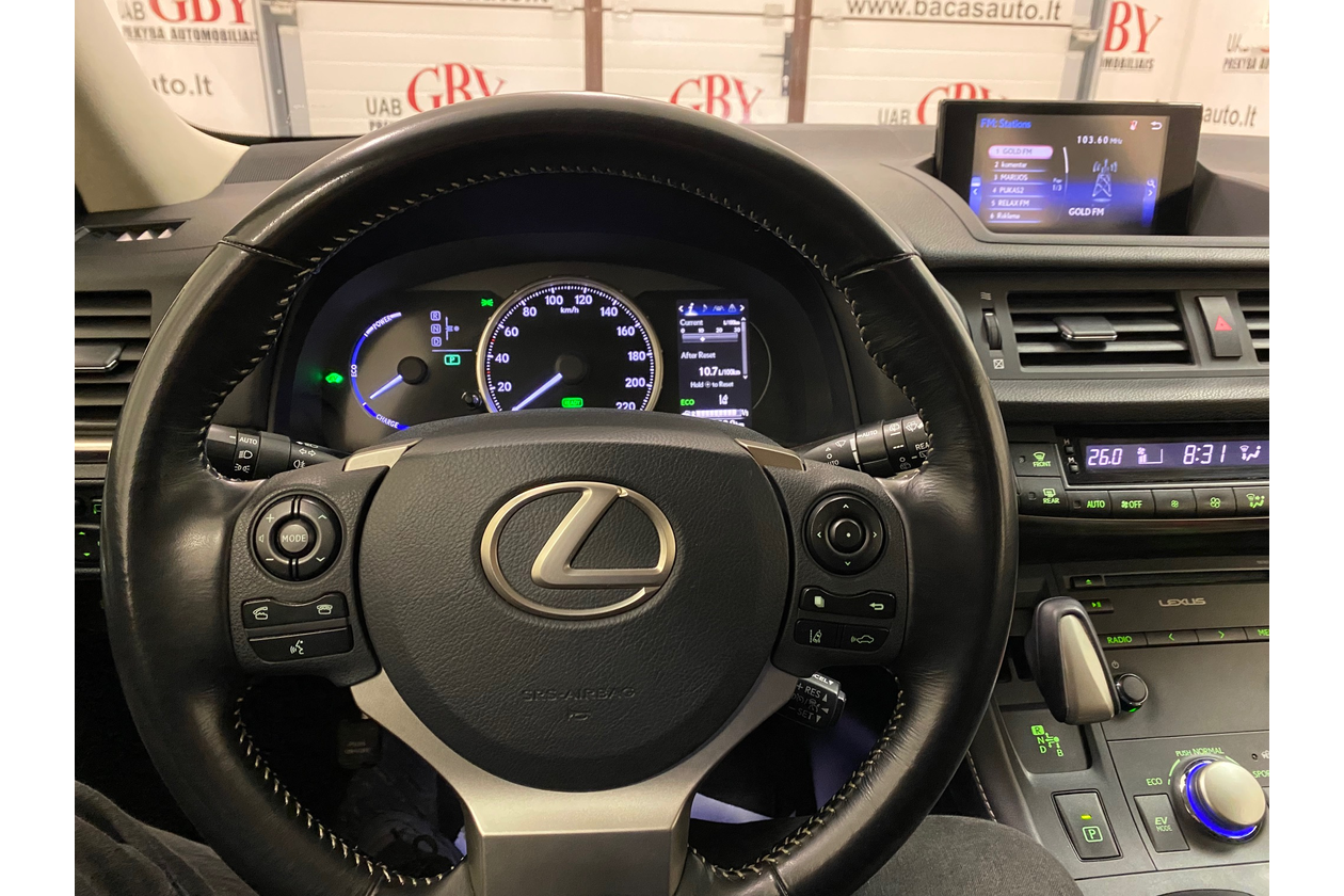 Lexus CT200h automobilių nuoma