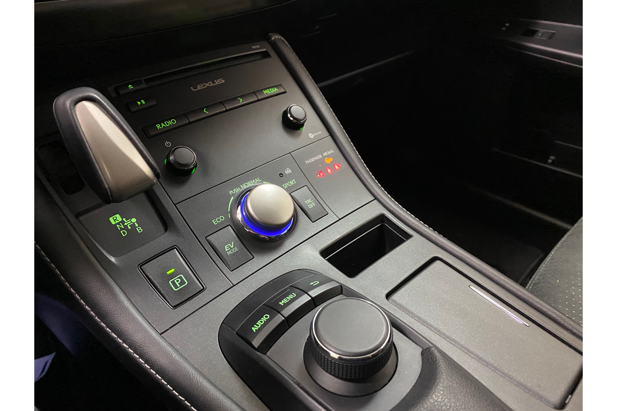 Lexus CT200h automobilių nuoma