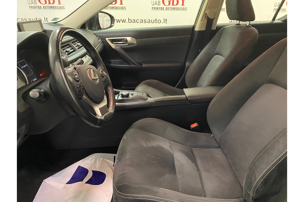 Lexus CT200h automobilių nuoma