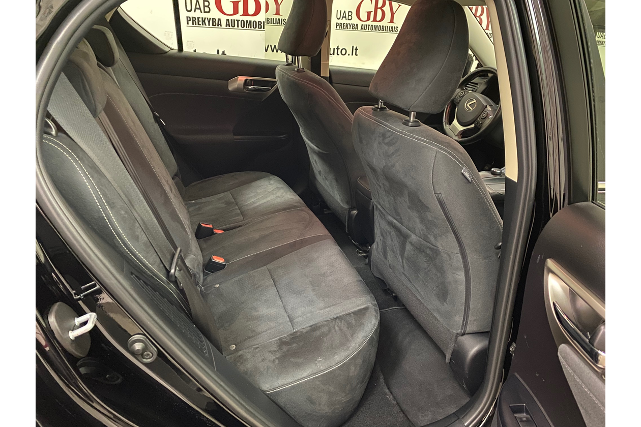 Lexus CT200h automobilių nuoma