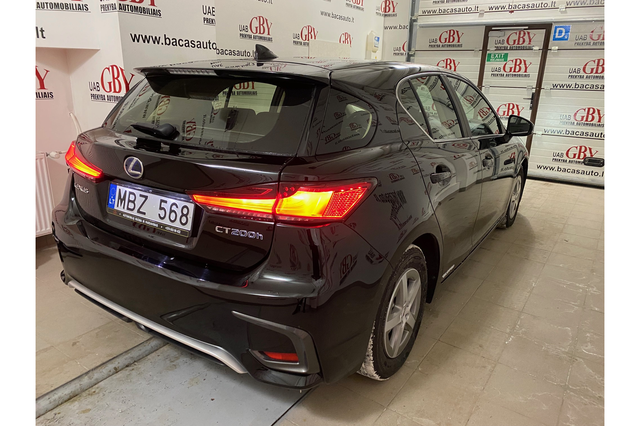 Lexus CT200h automobilių nuoma