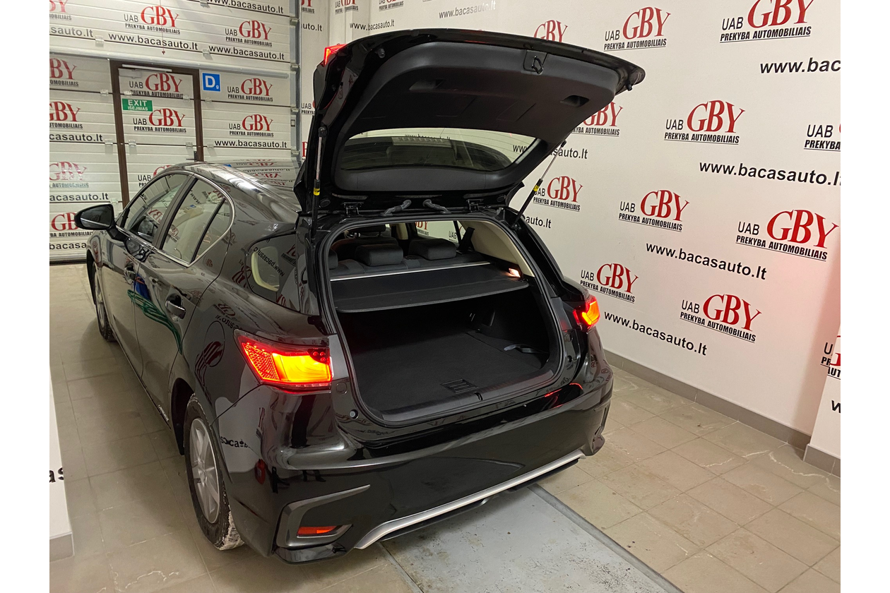 Lexus CT200h automobilių nuoma