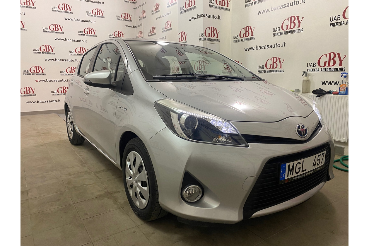 Toyota Yaris automatinė - vairuotojo pusė