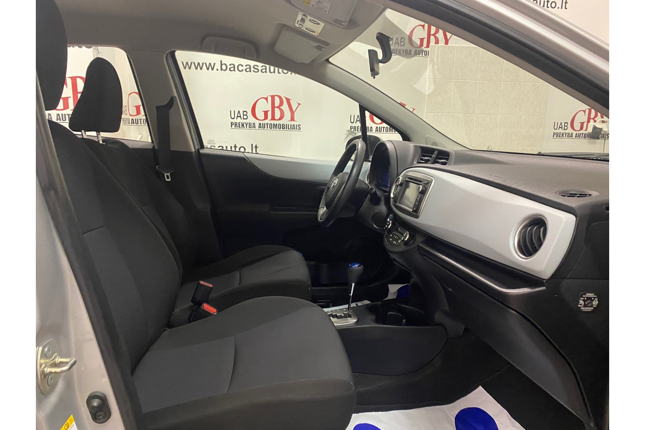 Toyota Yaris - vairas ir salono elementai
