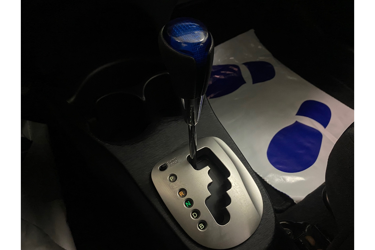 Toyota Yaris ekonomiškas automobilis nuomai Kaune