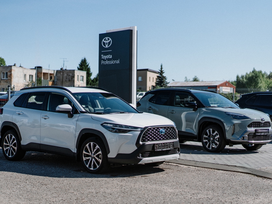 hibridiniai automobilių modeliai kauno oro uoste